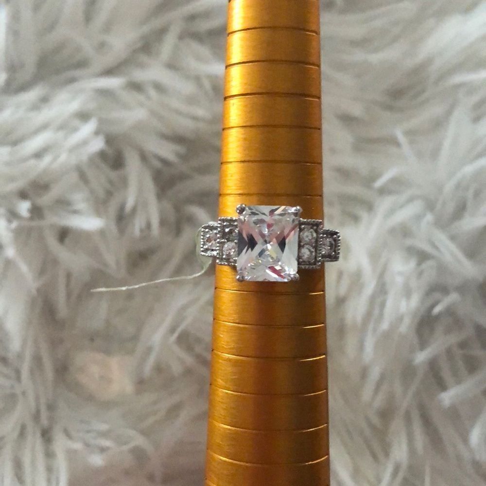 Sterling Silver ring size 8 - Picture 1 of 3